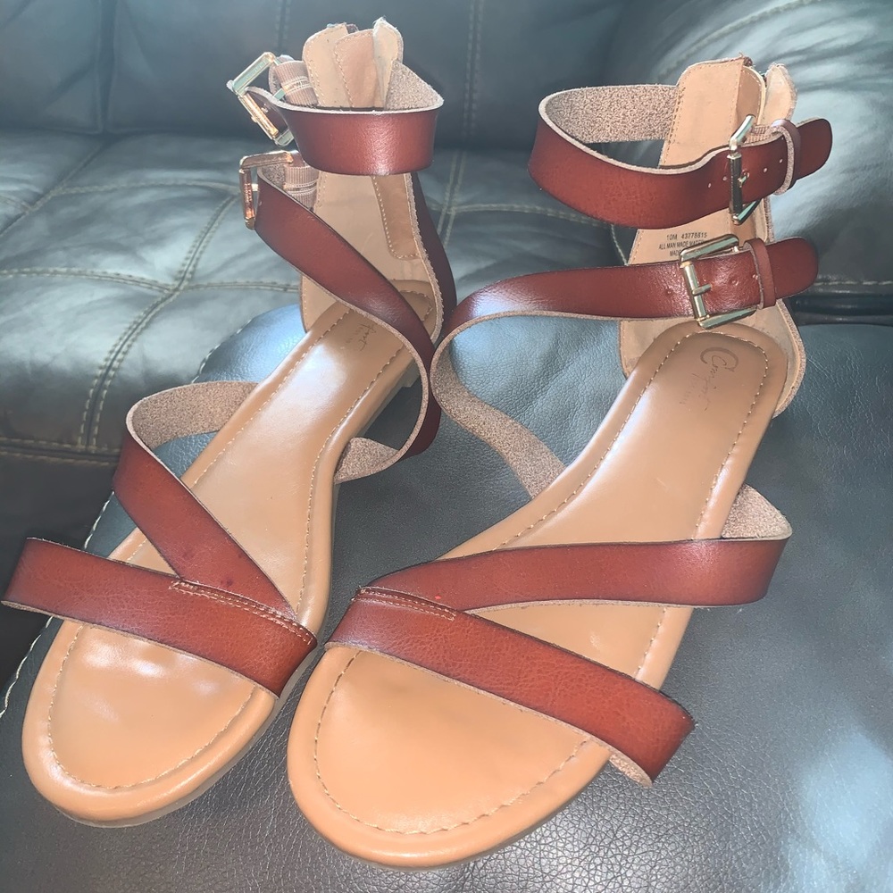 Sandals size 11